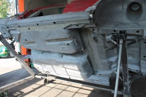 Audi coupe quattro granulatstrahlen unterboden.jpg
