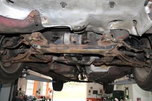 Audi coupe quattro zerlegen unterboden.jpg
